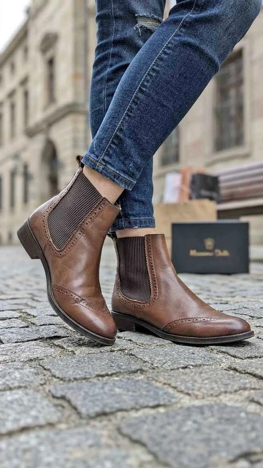 Massimo Dutti Women's Leather Chelsea Ankle boots - size 7.5
