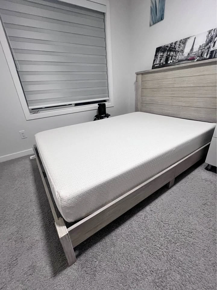 Double bed with memory foam mattress