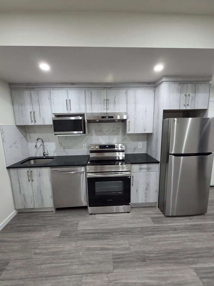 Legal Basement Suite in Savanna 2 Beds 1 Bath - photo 2