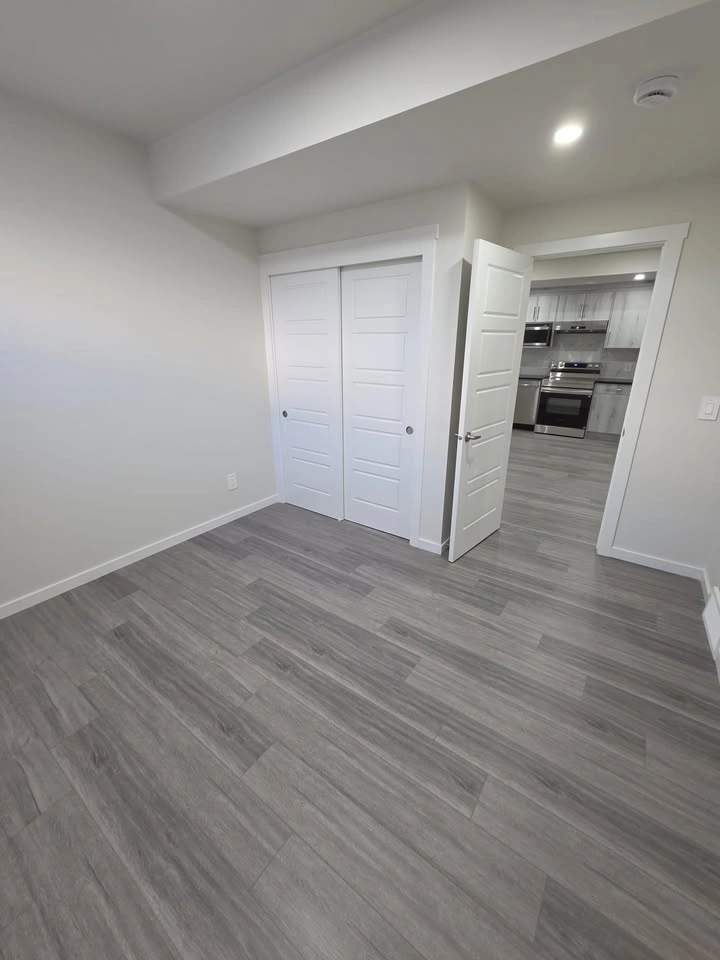 Legal Basement Suite in Savanna 2 Beds 1 Bath - photo 3
