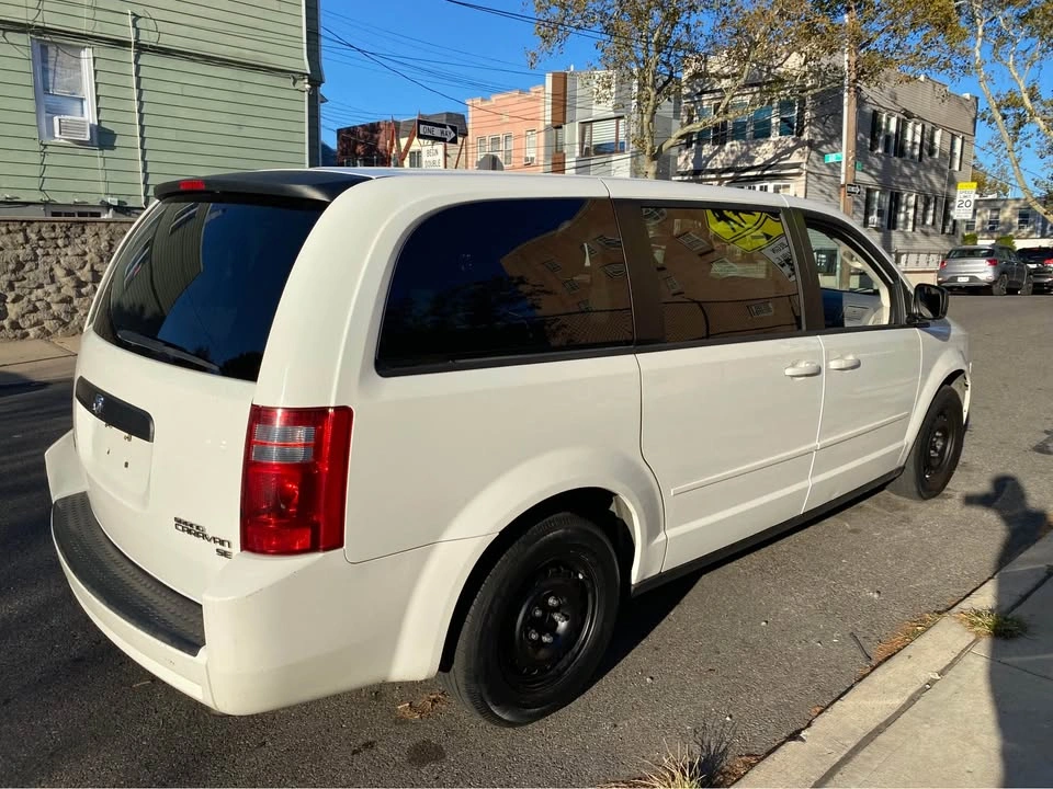 2010 Dodge Grand Caravan SE Minivan - photo 3