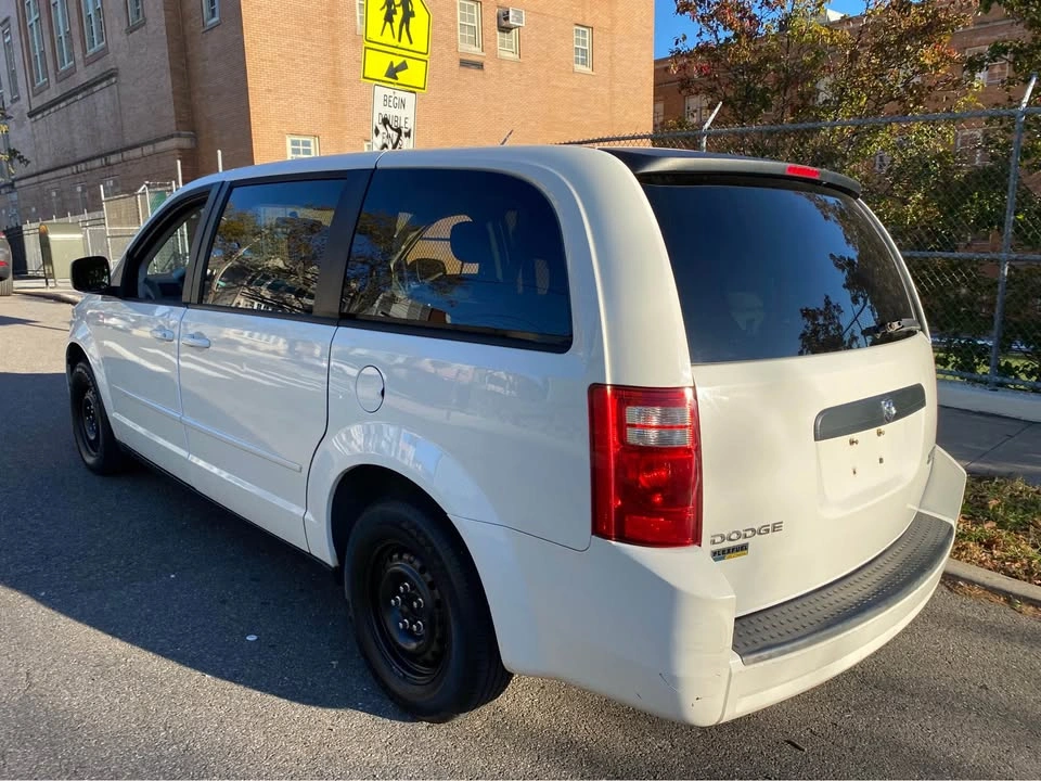 2010 Dodge Grand Caravan SE Minivan - photo 4