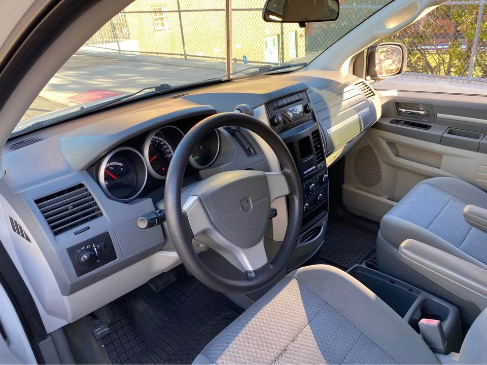 2010 Dodge Grand Caravan SE Minivan - photo 5