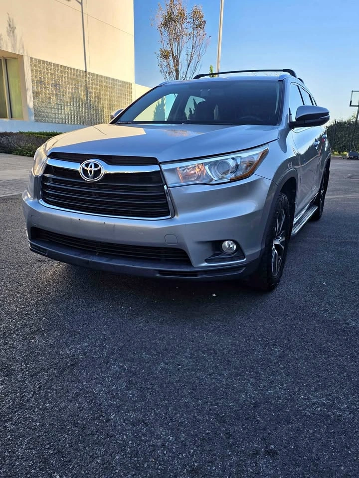 2016 Toyota Highlander XLE Sport Utility 4D