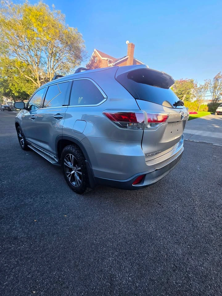 2016 Toyota Highlander XLE Sport Utility 4D - photo 3