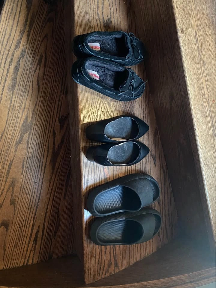 SoftMoc Moccasins, Black Pumps, and Slide Sandals Bundle - photo 3