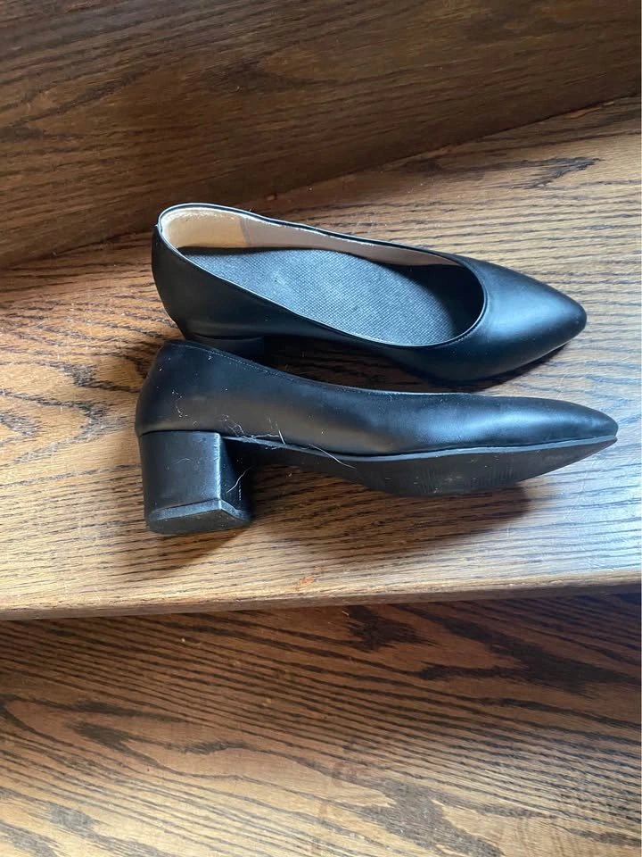 SoftMoc Moccasins, Black Pumps, and Slide Sandals Bundle - photo 4