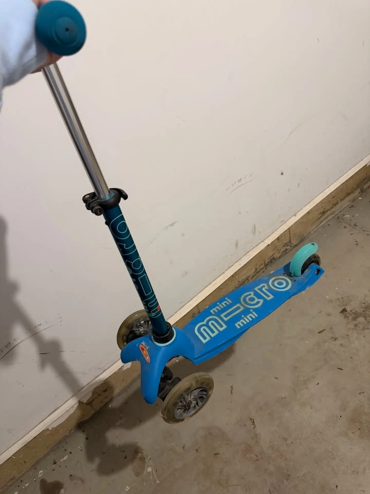 Micro Mini Deluxe Scooter - Blue
