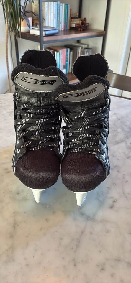 Bauer Supreme Ice Hockey Skates Size 1 - photo 3