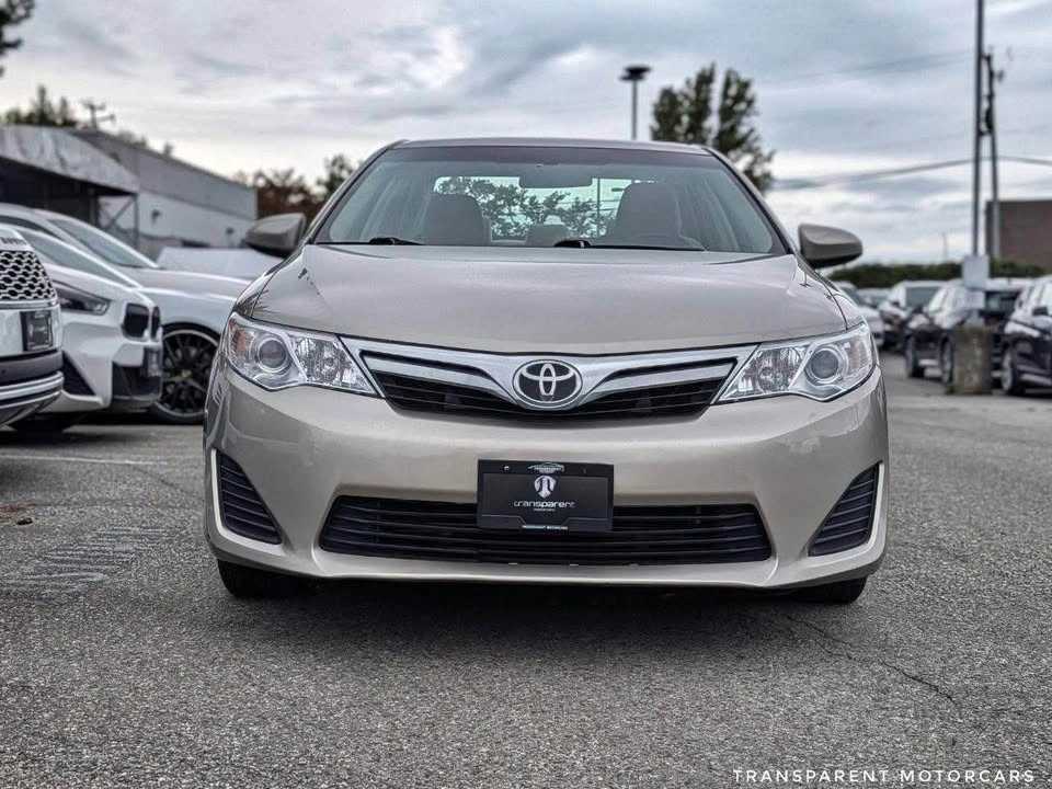 2014 Toyota Camry LE With 36,784kms - photo 2