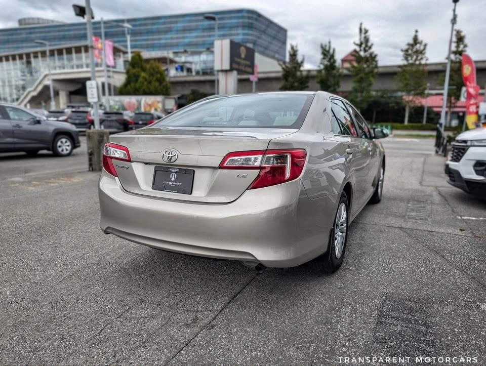 2014 Toyota Camry LE With 36,784kms - photo 3