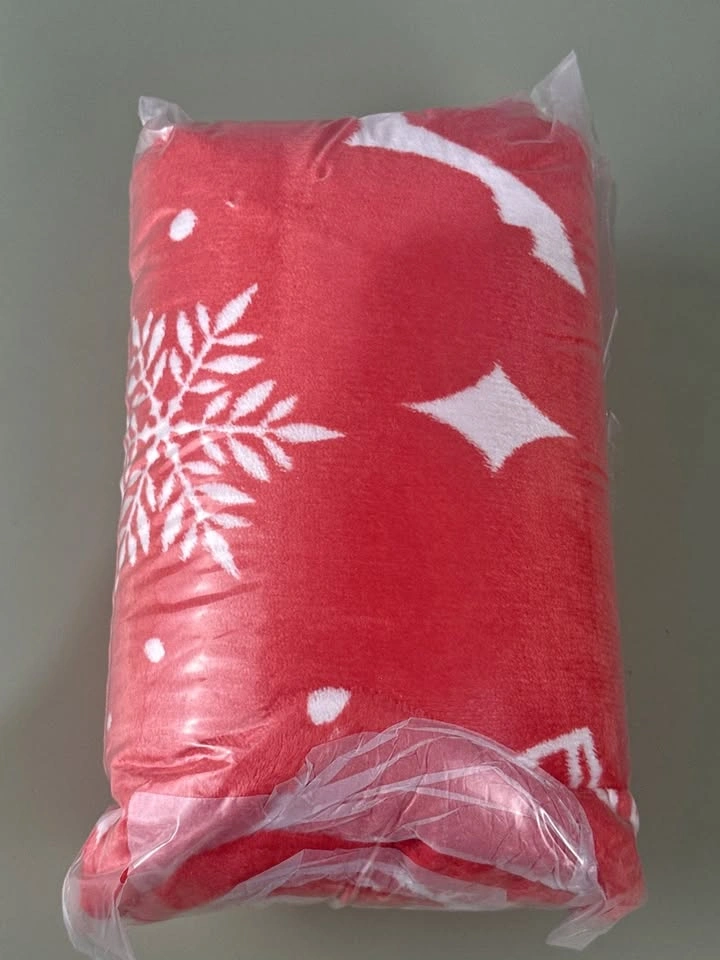 New Red Fleece Christmas Blanket — Snowflake Design