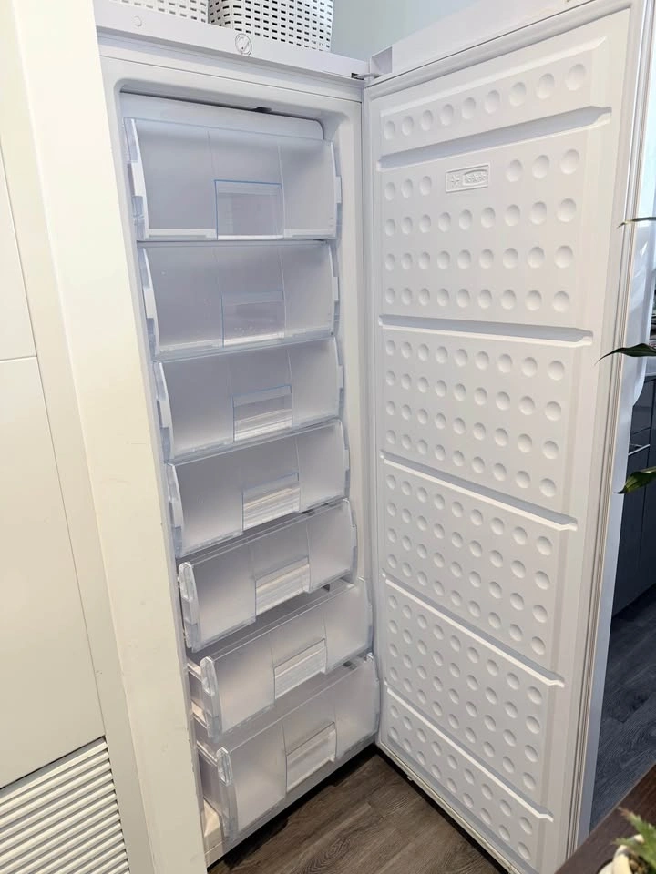 Hamilton Beach Upright Freezer
