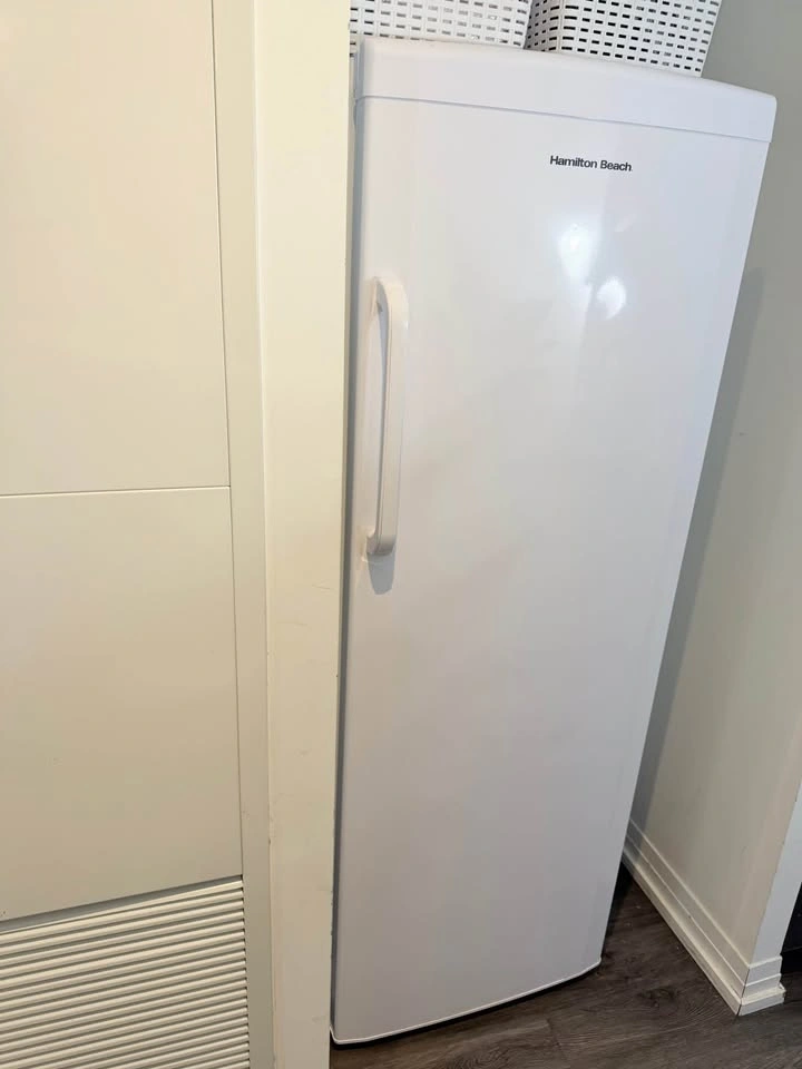 Hamilton Beach Upright Freezer - photo 2