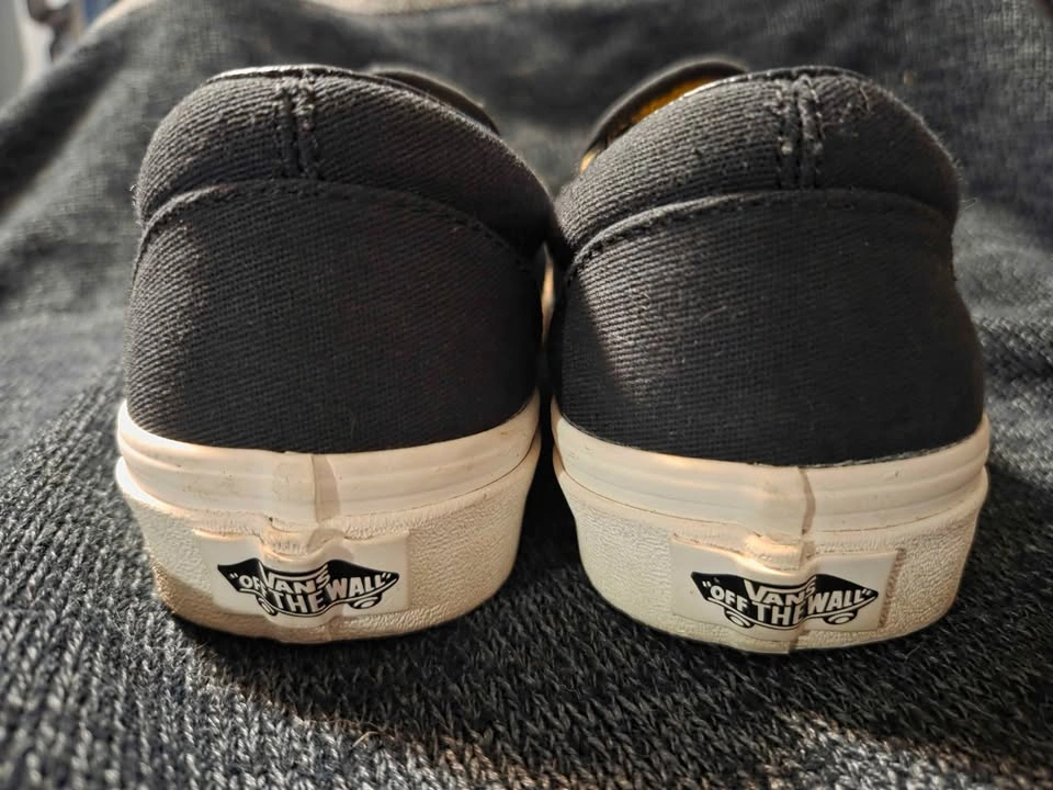 Vans Harry Potter Hufflepuff Classic Slip-On Sneakers Black - photo 5