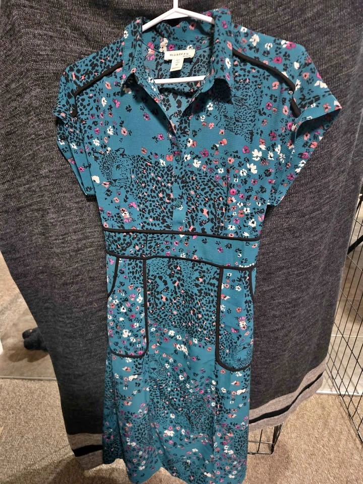 Monteau Floral/Leopard Midi Dress Blue Size Medium Like New