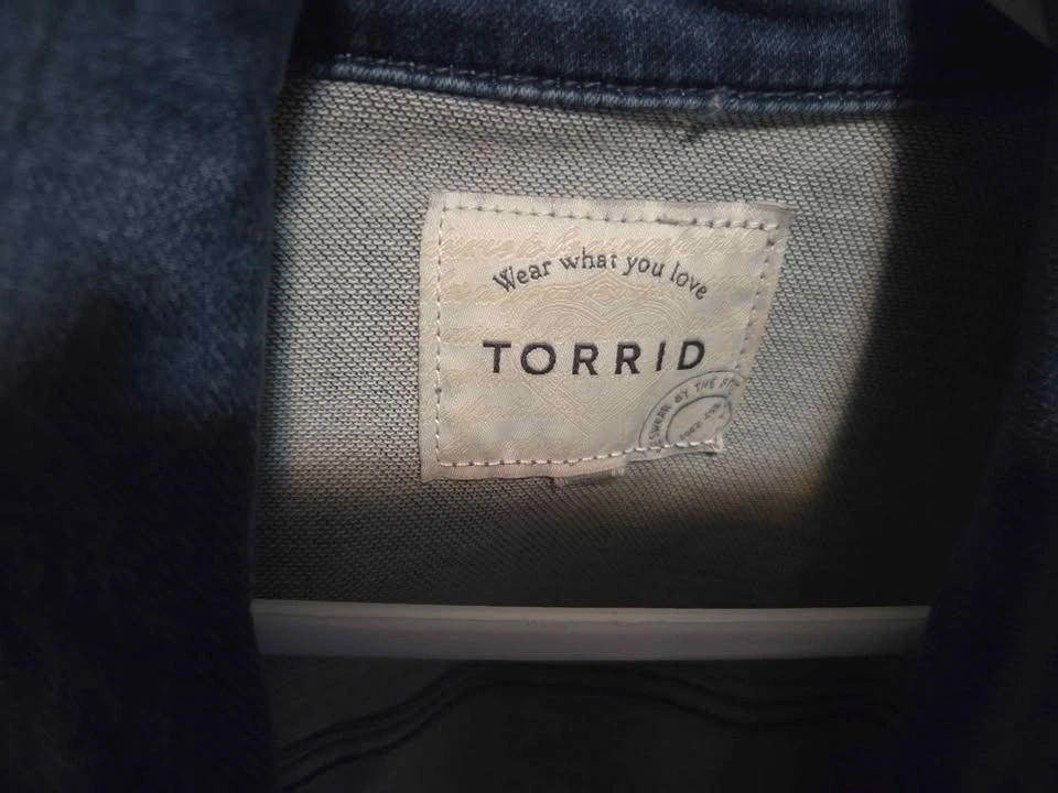 Torrid Short Sleeve Cropped Trucker Blue Denim Jacket XL-XXL - photo 2