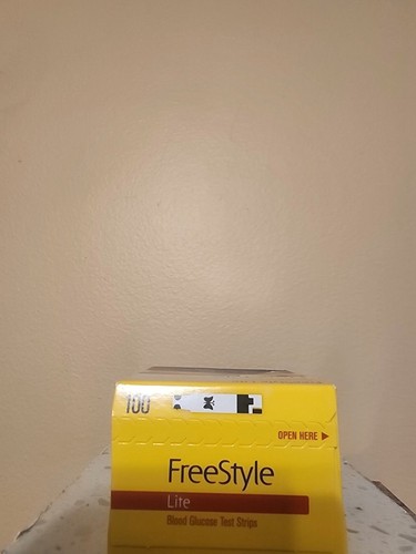 2 FreeStyle Lite Blood Glucose Test Strips 200 CT exp 10/26 - photo 3