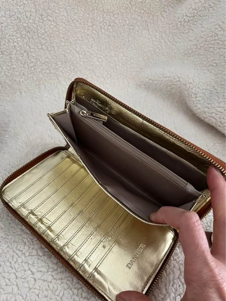 Handbag/Purse: Danier Handheld bag with Long Wallet - photo 3