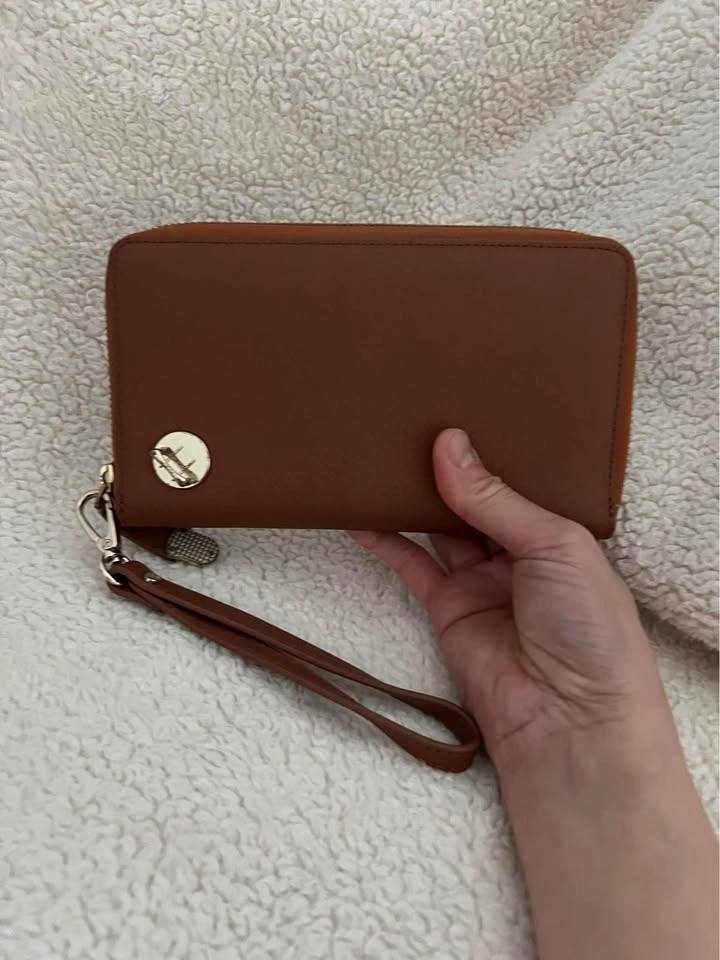 Handbag/Purse: Danier Handheld bag with Long Wallet - photo 5