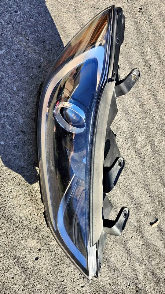Hyundai Elantra right hand side Headlight Assembly for Sale - photo 2