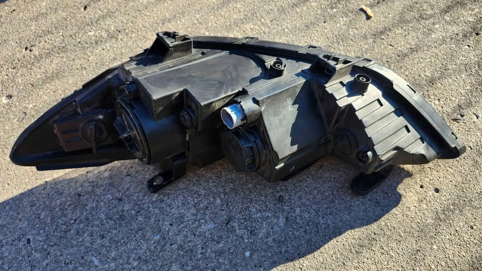 Hyundai Elantra right hand side Headlight Assembly for Sale - photo 3