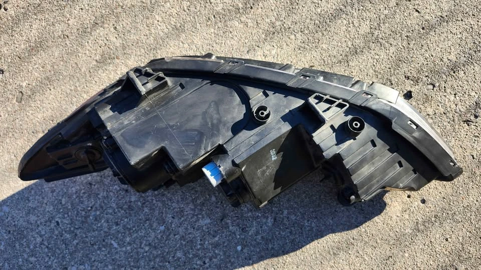 Hyundai Elantra right hand side Headlight Assembly for Sale - photo 4