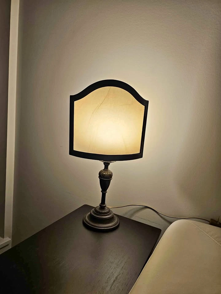 Burnished brass table lamp, Paris '800 series