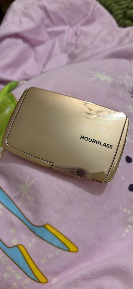 Hourglass translucent
