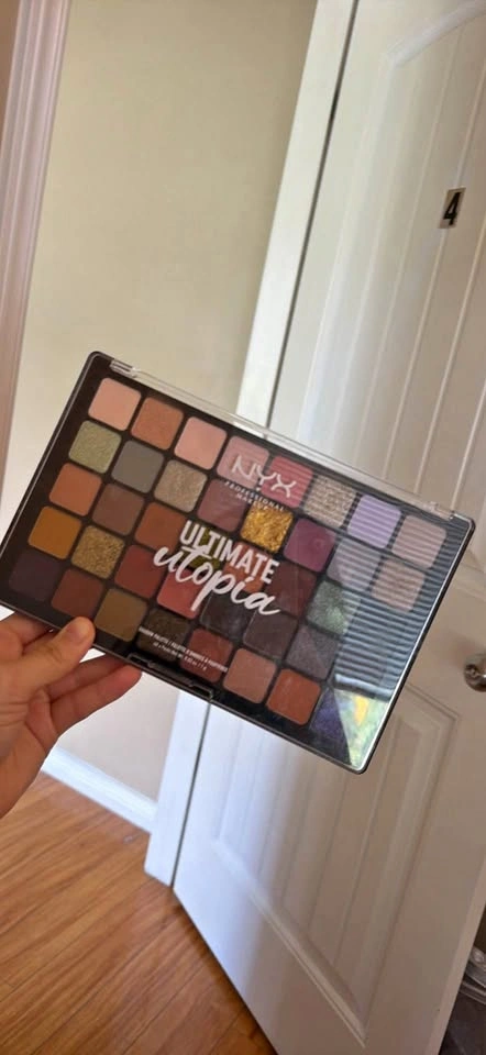 Makeup palette