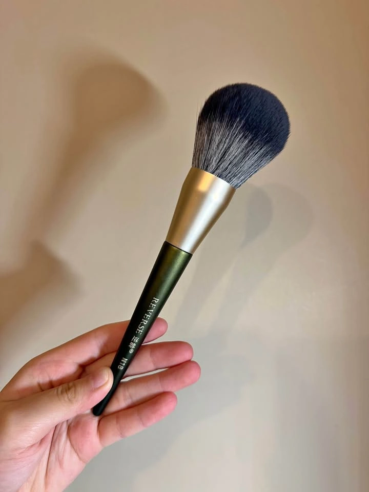 Makeup brush