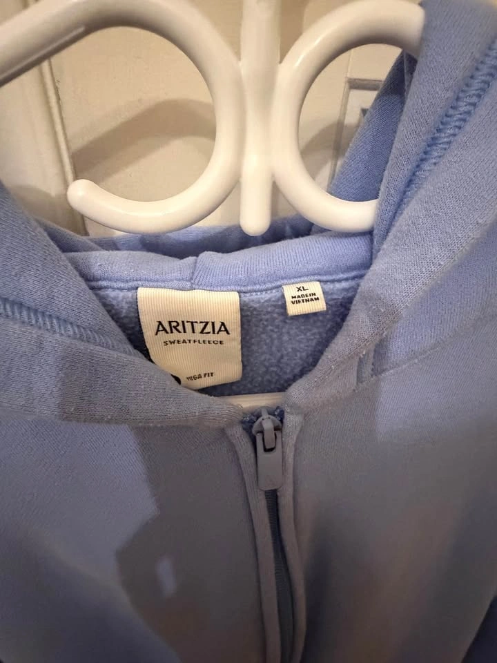 Aritzia zip hoodie - photo 3