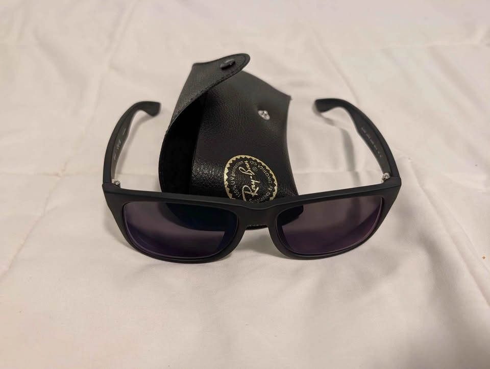 Men's sunglasses black frame U/V protection