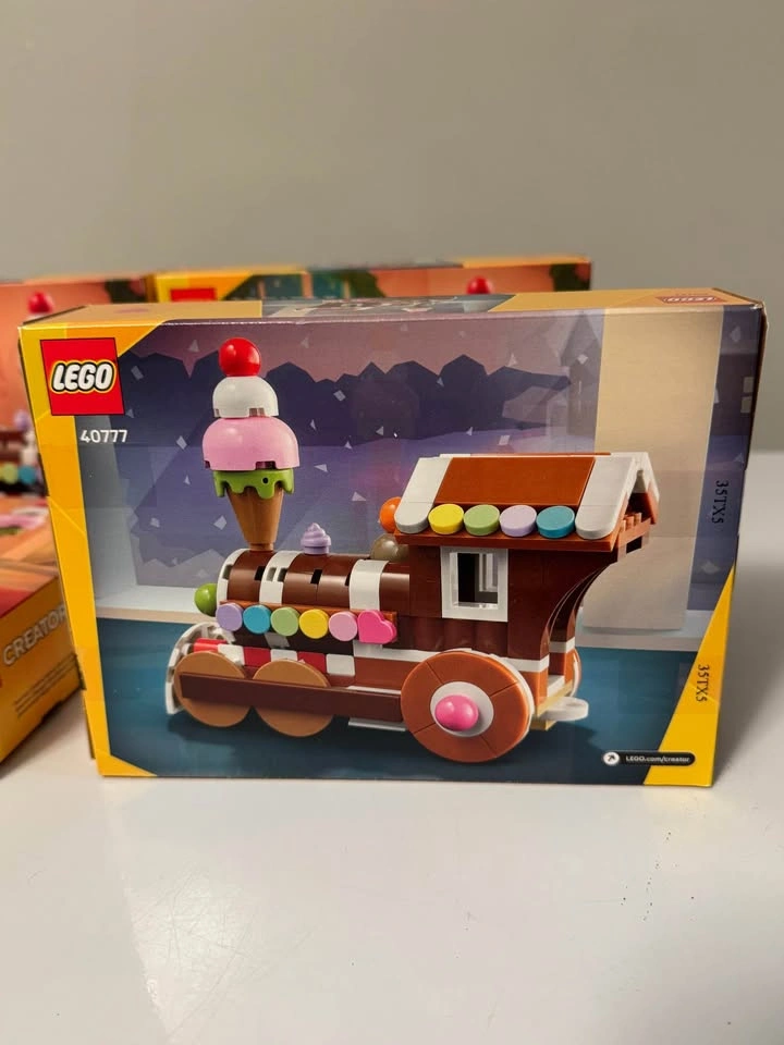 NEW LEGO BNIB CHRISTMAS COLLECTIBLE GWP GINGERBREAD TRAIN - photo 3