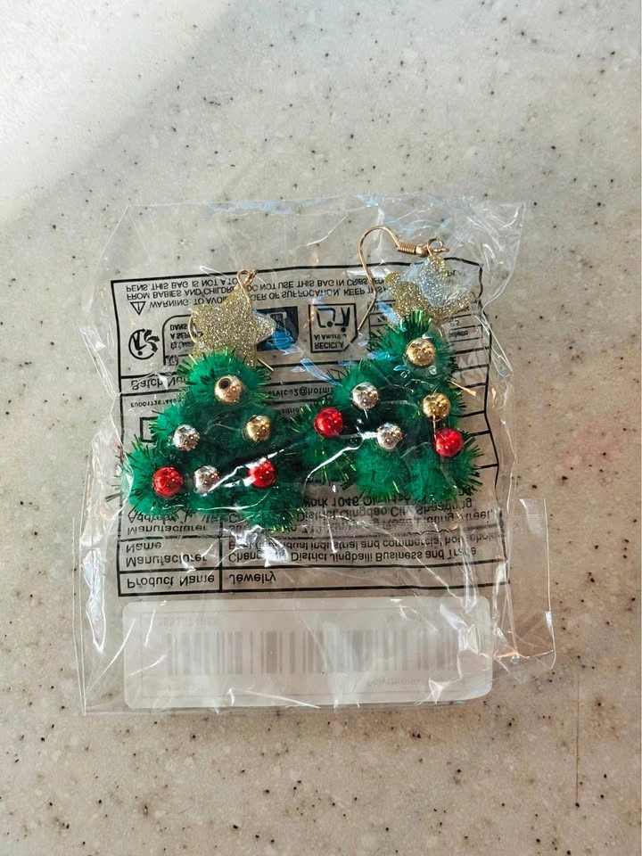 NEW CHRISTMAS TREE EARRINGS
