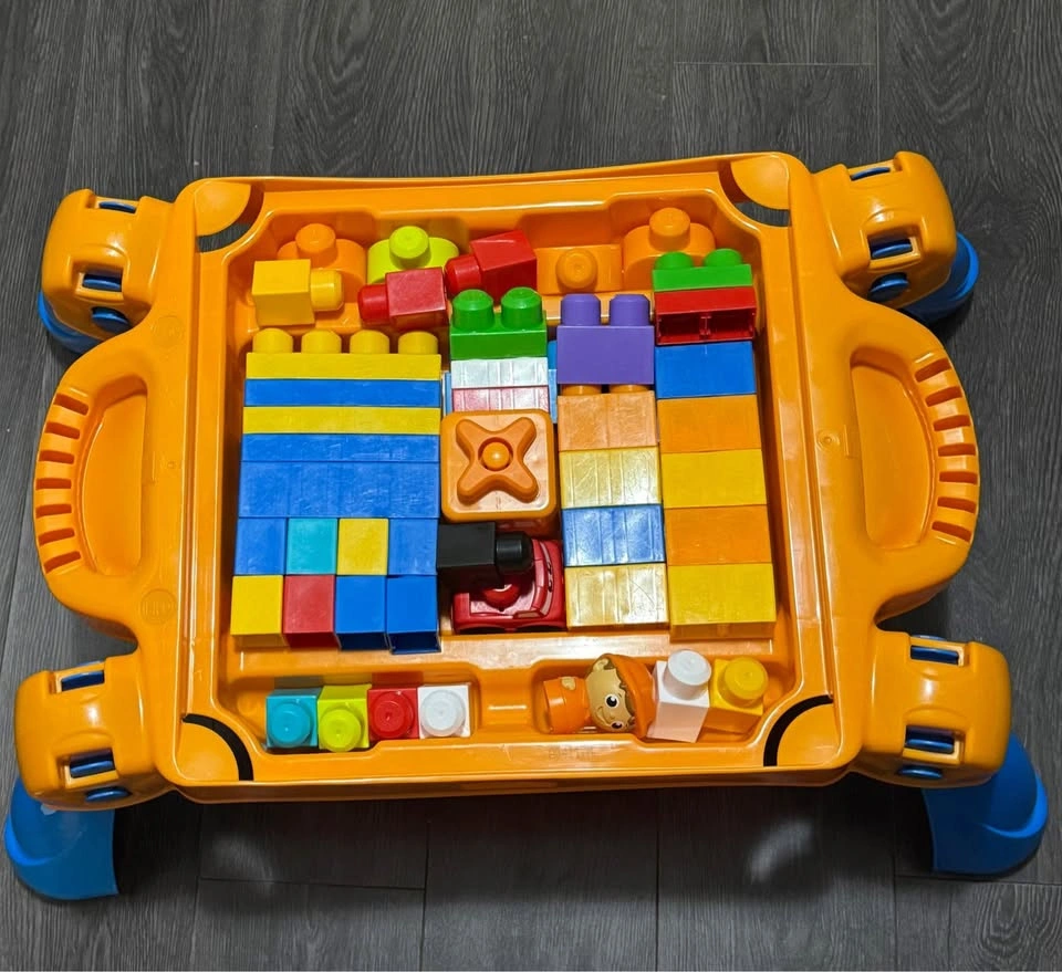 MEGA BLOCKS TABLE LIKE NEW WITH BLOCKS - photo 2