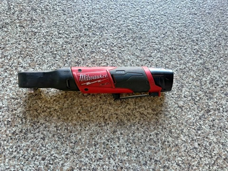 Milwaukee Fuel 3/8 Power Ratchet Model 2557-20 (Battery availabl