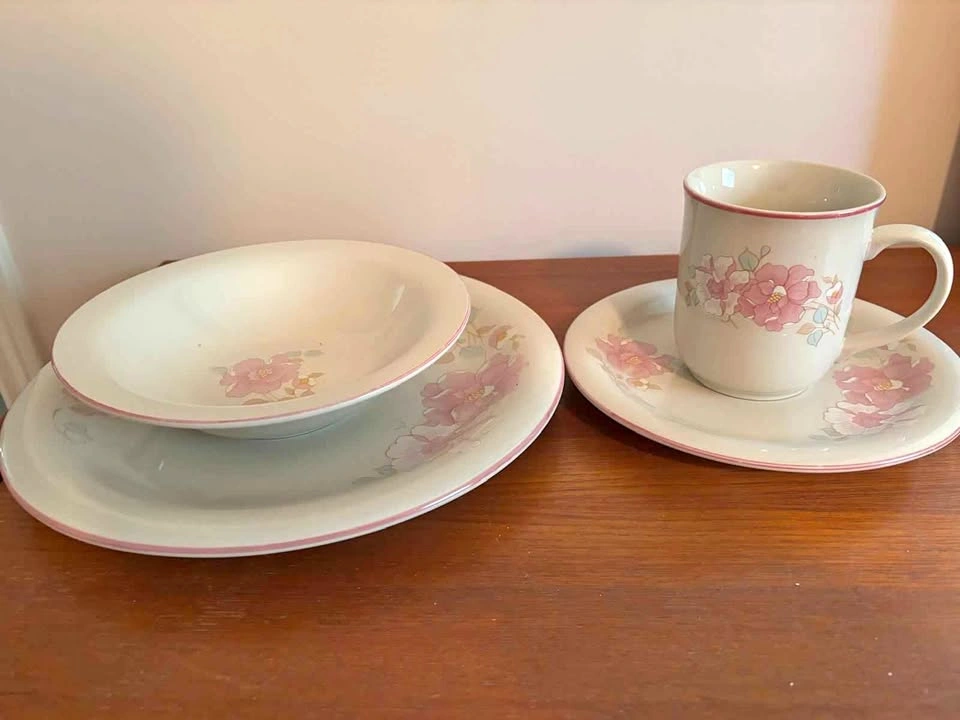 IKEA AMANDA Dinnerware Set – 30 Pieces – Beautiful Floral Design