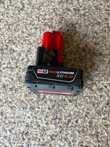 Milwaukee M12 XC 4 AMP Battery - photo 2