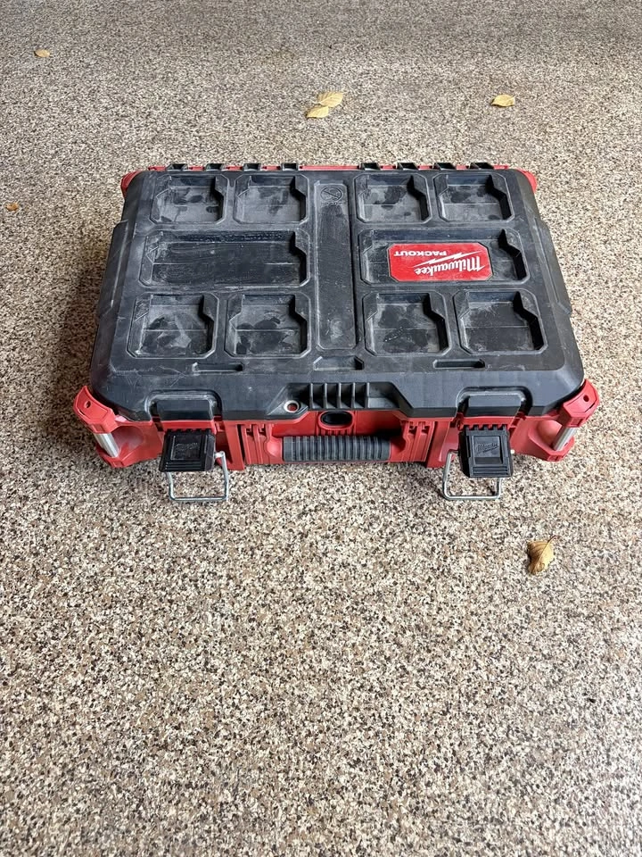 Milwaukee 22 Inch Medium Tool Box
