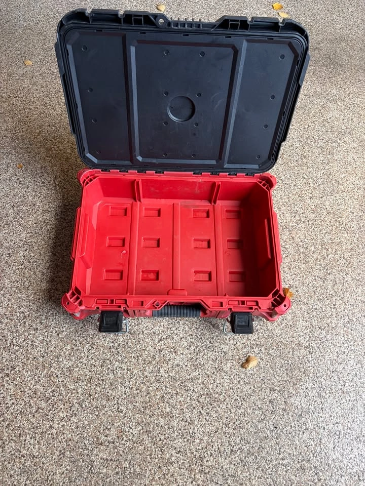 Milwaukee 22 Inch Medium Tool Box - photo 2
