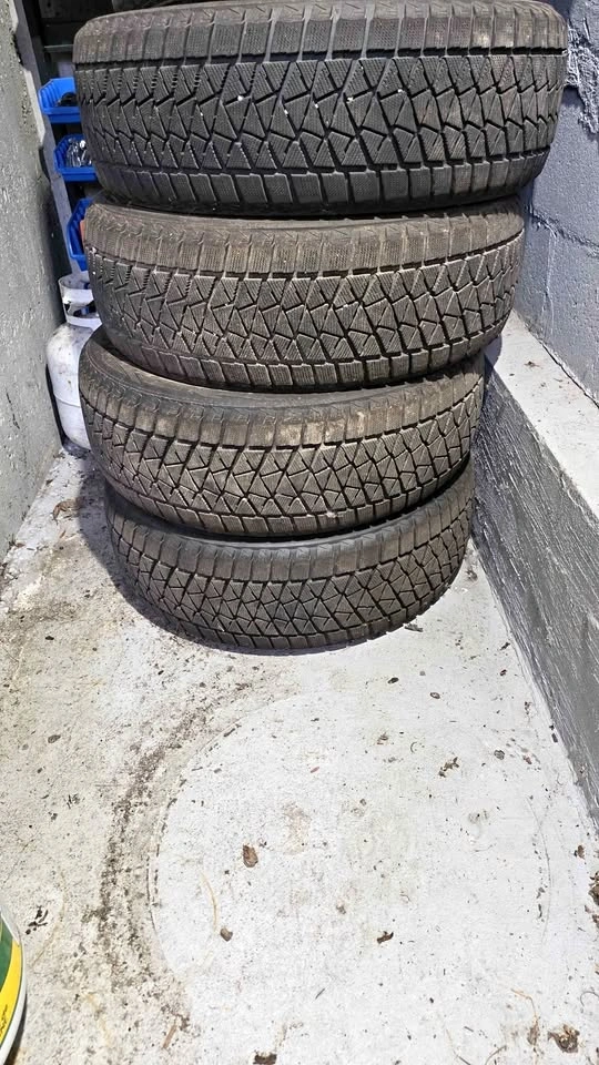 235 55 20 Bridgestone Blizzak