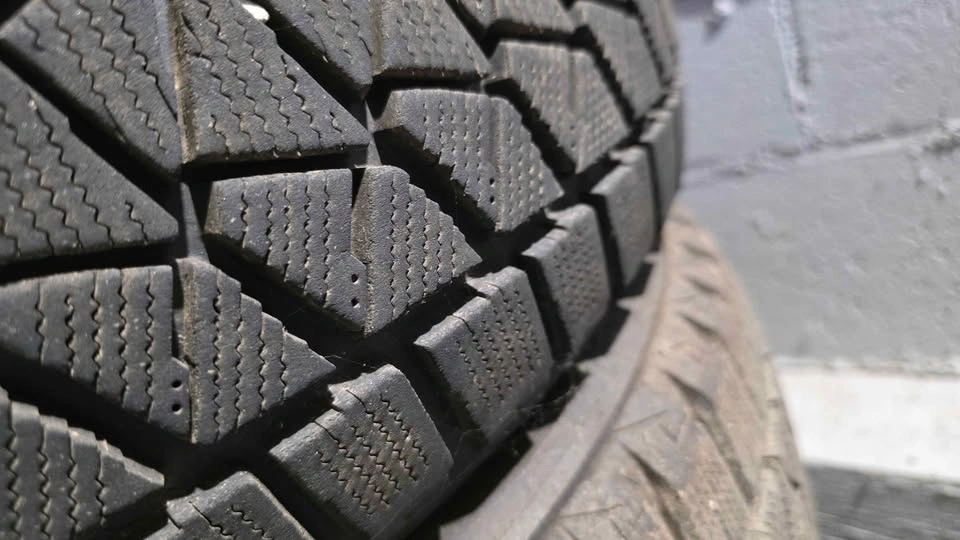 235 55 20 Bridgestone Blizzak - photo 2