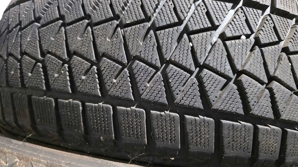 235 55 20 Bridgestone Blizzak - photo 3