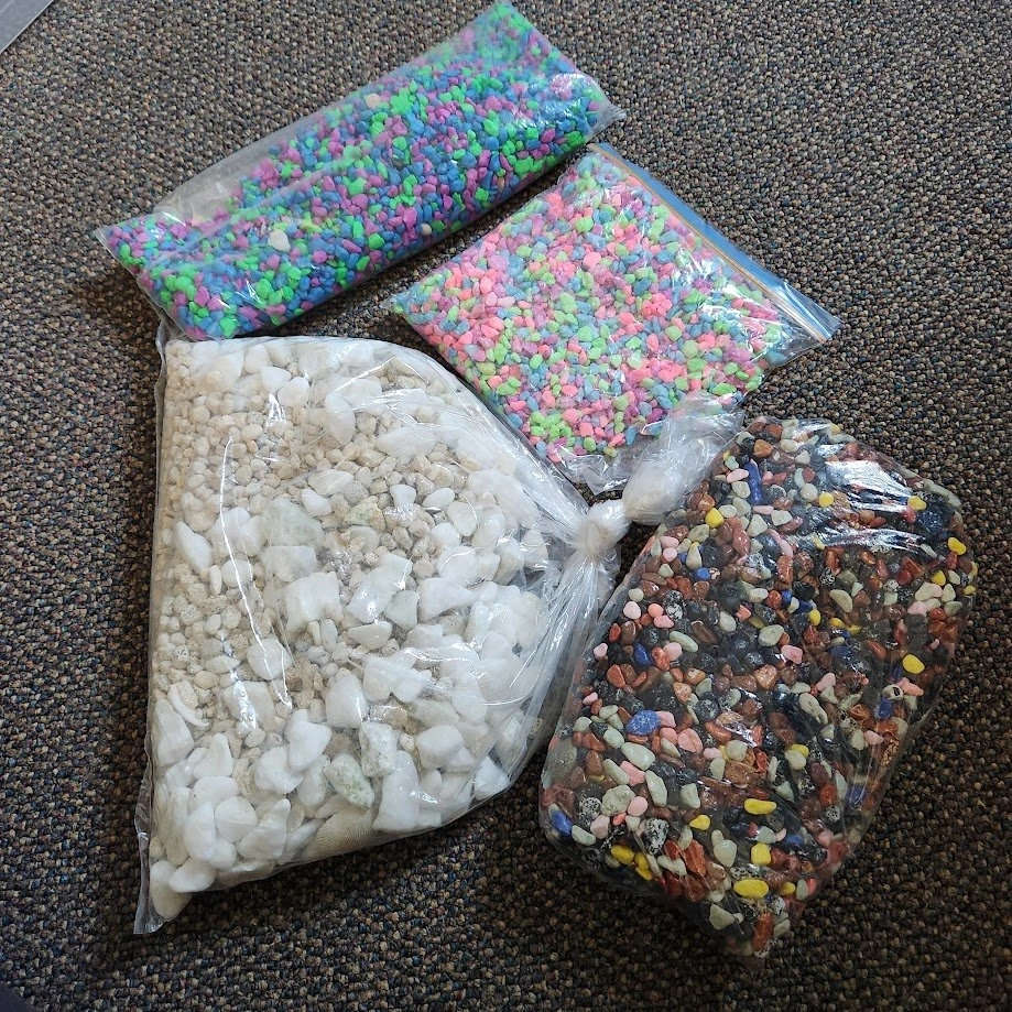 4 colors of Aquarium gravel for $5 - photo 2