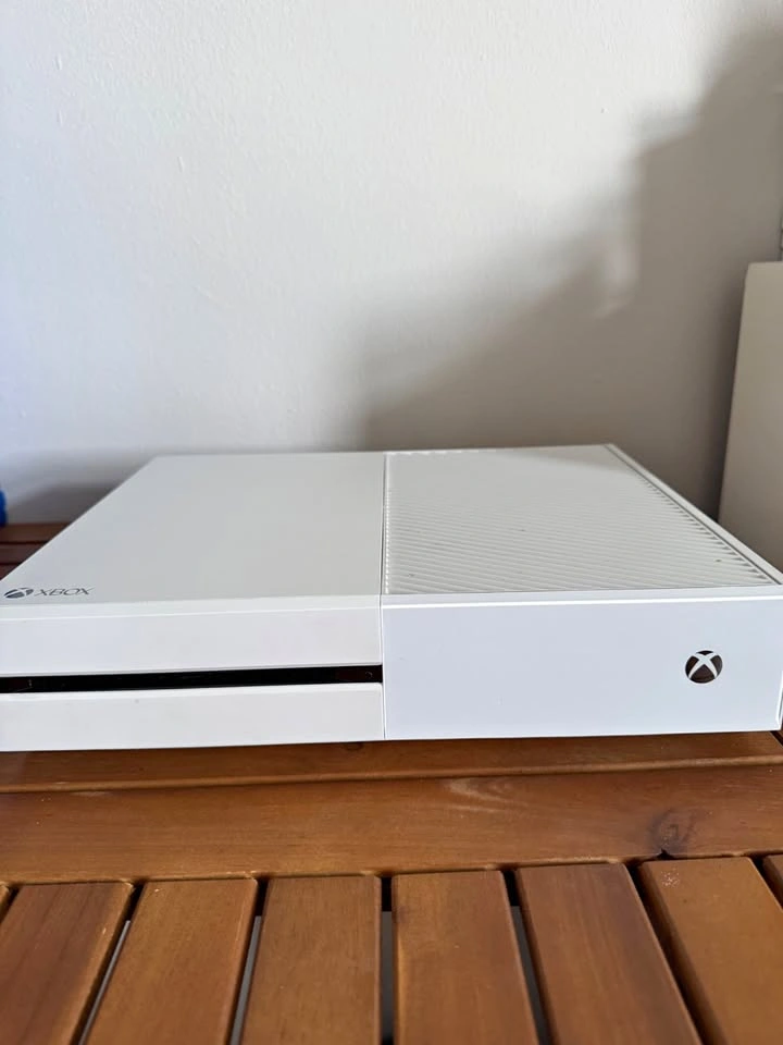 Xbox One White 500GB – Console + Controller