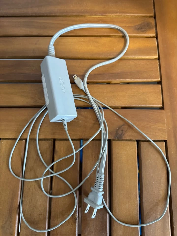 Nintendo Wii U Deluxe 32GB – GamePad + Chargers & Dock - photo 3