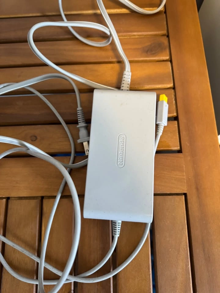 Nintendo Wii U Deluxe 32GB – GamePad + Chargers & Dock - photo 4