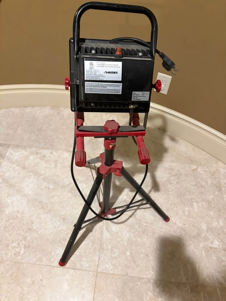 Husky Height Adjustable LED Corded Work Light on stand - photo 2