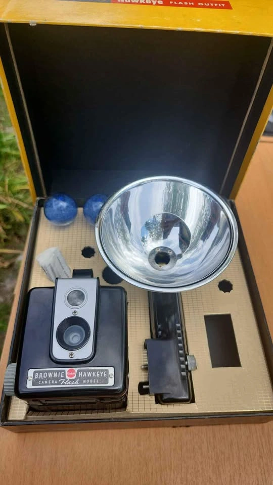 Kodak Brownine Hawkeye Flash Outfit - photo 2